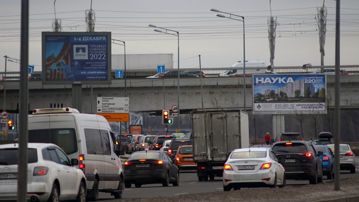 В Новосибирске маршрутка №45 привезла пассажиров к отделу полиции