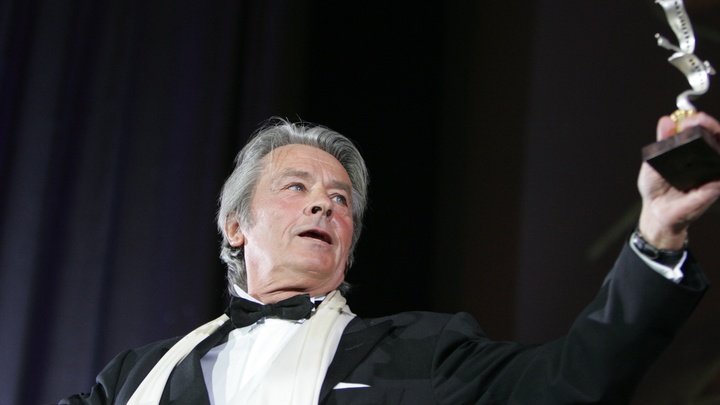 Одиночество, цинизм детей, предательство России. Как закончил свою жизнь Ален Делон