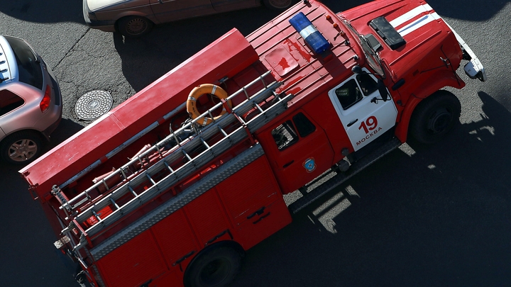 В Москве эвакуировали людей из-за пожара в Леруа Мерлен на Автозаводской