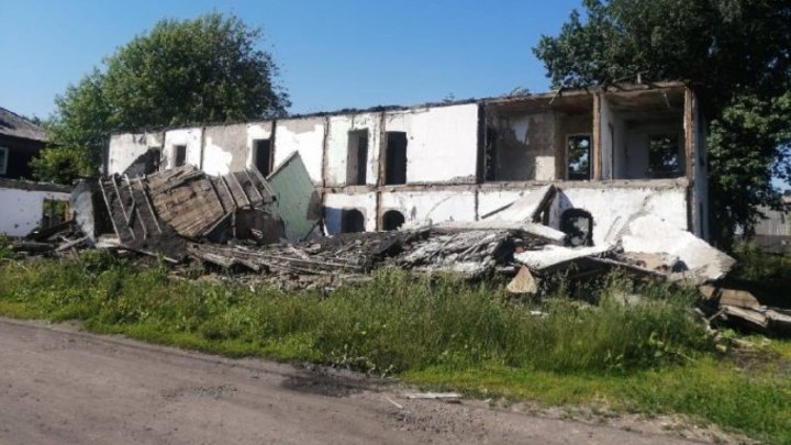 В Кузбассе дети устроили опасные игры в аварийном здании