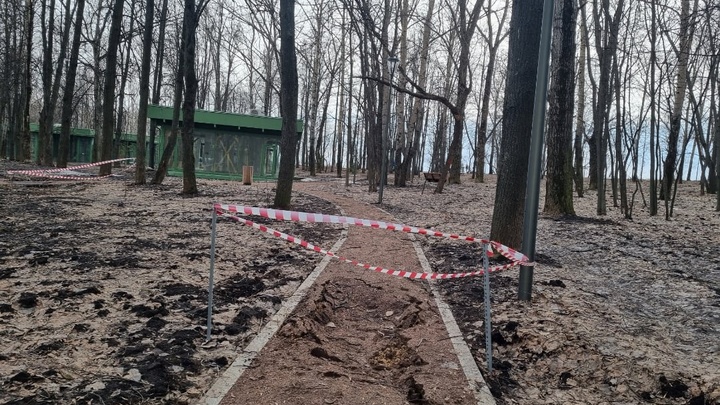 Аллеи, дорожки и ступеньки павильонов нижегородского парка Швейцария повреждены из-за талых вод