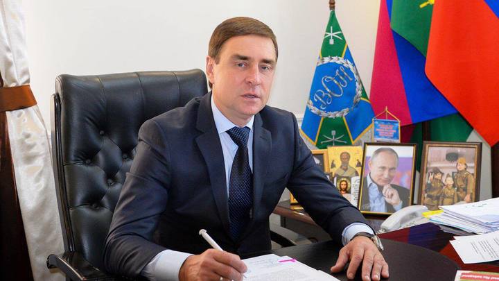 Попавшийся на роскошном отдыхе кубанский чиновник извинился на фоне икон и портрета Путина