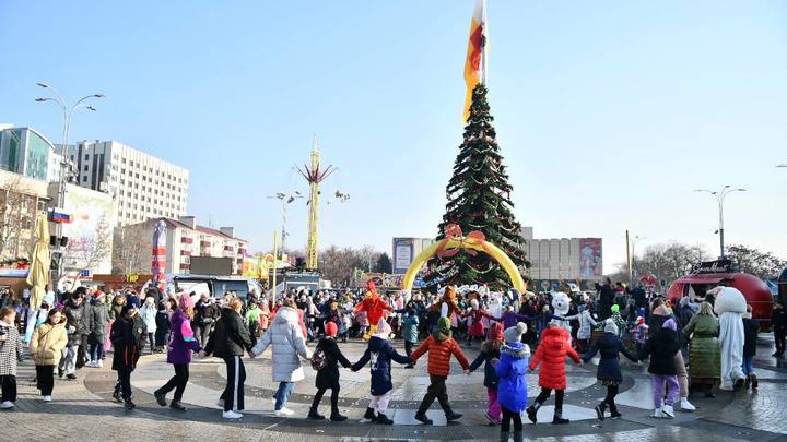 Главную городскую ёлку открыли в Краснодаре