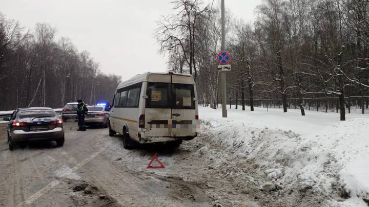 В Москве в ДТП попала маршрутка: есть пострадавшая