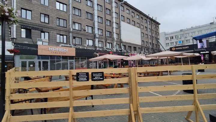 Бригаду скорой помощи вызвали в ресторанный дворик Новосибирска 1 сентября