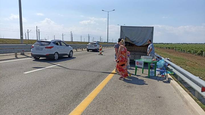 Заторы на пути к Крымскому мосту со стороны Кубани растянулись на 4 км
