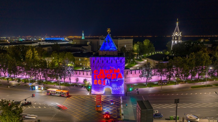 Появились фотографии светового шоу на стенах Нижегородского кремля в День города