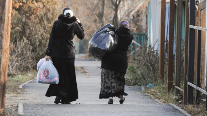 Отключили свет, изъяли имущество и отправили в военкомат: в цыганском поселке под Тулой прошел масштабной рейд
