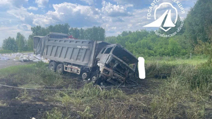 Повернул не туда: под Челябинском вспыхнула фура