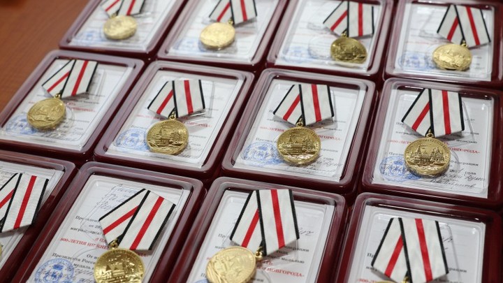 Власти проверят законность свободной продажи медалей в честь 800-летия Нижнего Новгорода