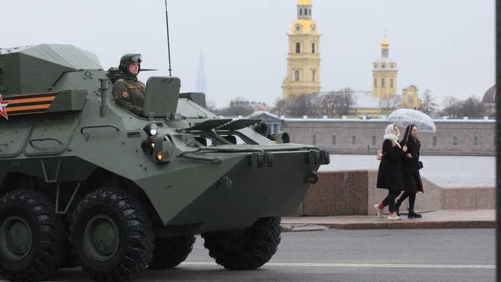 Коронавирус в Санкт-Петербурге на 7 мая: интенсивность на высоком плато и маски на День Победы