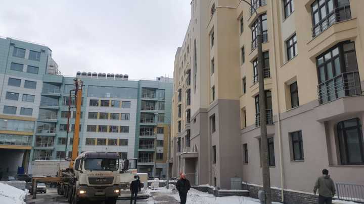 В Нижнем Новгороде начали достраивать проблемный ЖК Пражский квартал
