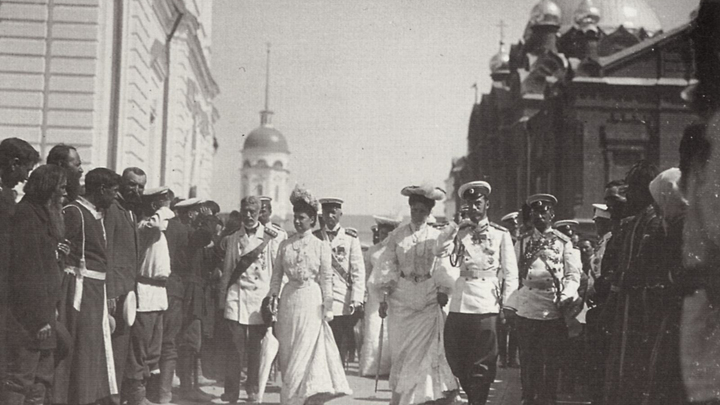 Убит лишь Николай II, остальные живы: Ложь о расправе над Царской семьёй пытались продать Западу