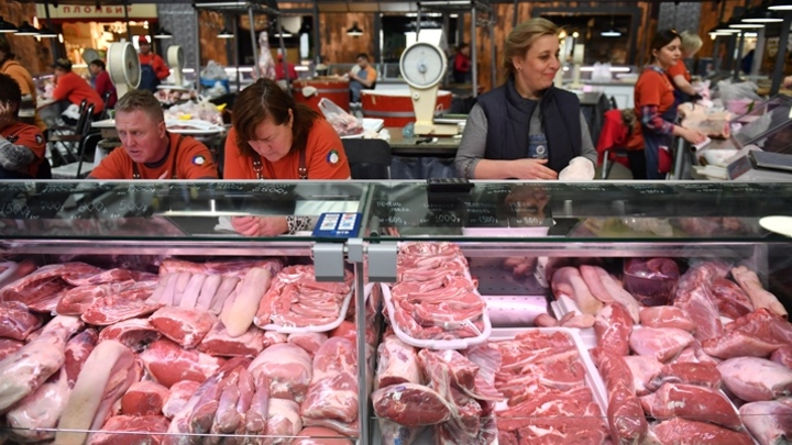За неделю в Кузбассе поднялась цена на мясо и овощи