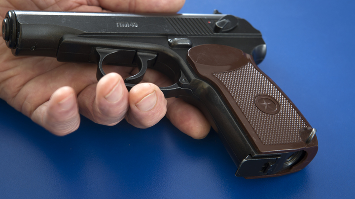 В Краснодаре на Всесвятском кладбище нашли пистолет