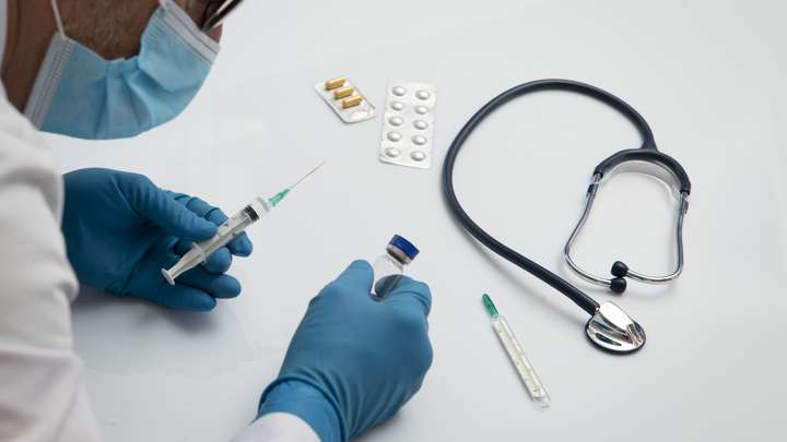 История одной прививки: 83-летняя Евдокия поставила вакцину, чтобы вспомнить юность