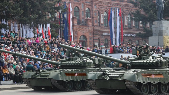 Несмотря на проливной дождь: Дальний Восток отпраздновал Победу и даже установил рекорд