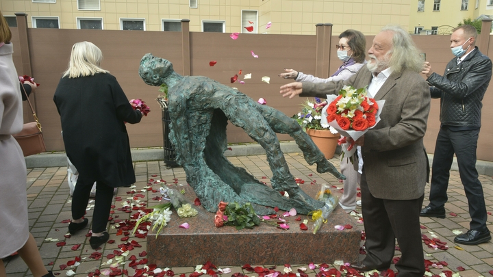 Шукшина категорично высказалась о памятнике Есенину в Москве: Богохульство и надругательство