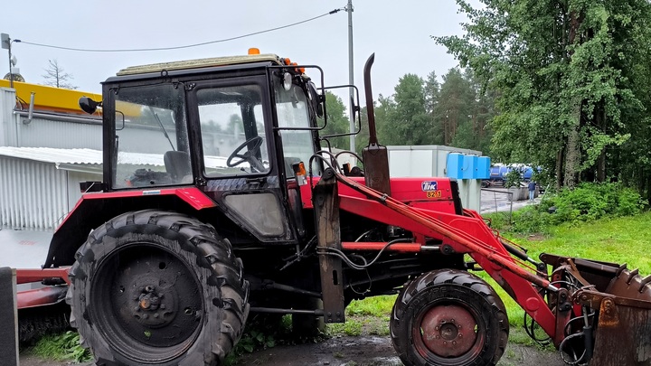 Трактор дважды переехал автомобиль в Дивеевском районе