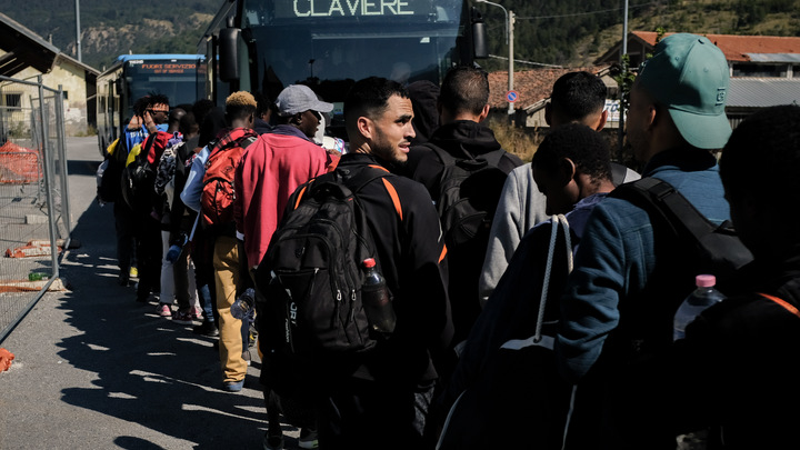 Загадка чиновников: Мигрантскую армию в России явно покрывают