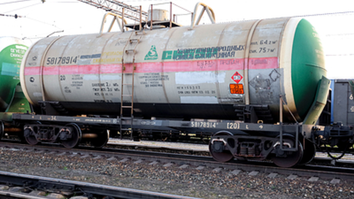 На вокзале Краснодар-2 девушка залезла на грузовой вагон и погибла