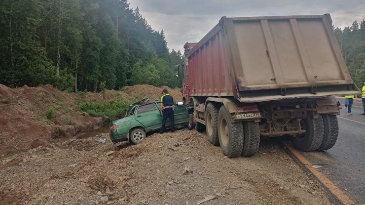 Водитель легкового автомобиля устроил смертельное ДТП на трассе Пермь — Екатеринбург