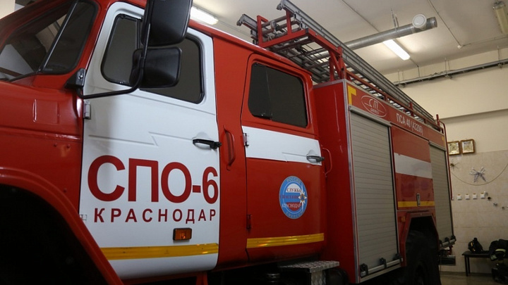 В Новороссийске в квартире многоэтажки загорелись вещи