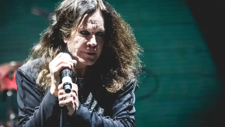 Прощальный концерт провёл в инвалидной коляске: какими были последние годы легендарного рок-музыканта Оззи Осборна