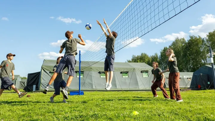 Собянин поручил расширить сеть летних патриотических лагерей для подростков