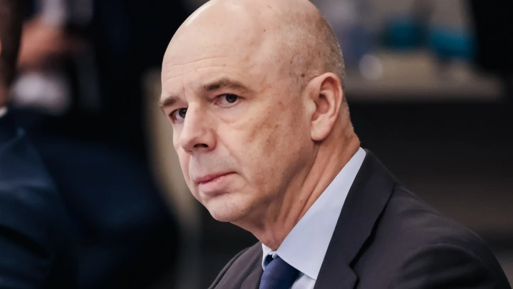 Люди собирают на бинты и дроны, а в госзапасах лежат триллионы. Делягин спросил: почему? Ответ Силуанова убил