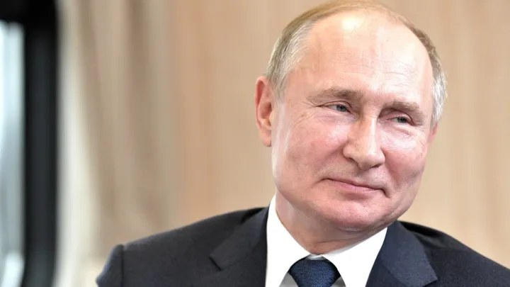 Путин остановил кортеж по пути в аэропорт и пообщался с новосибирцами