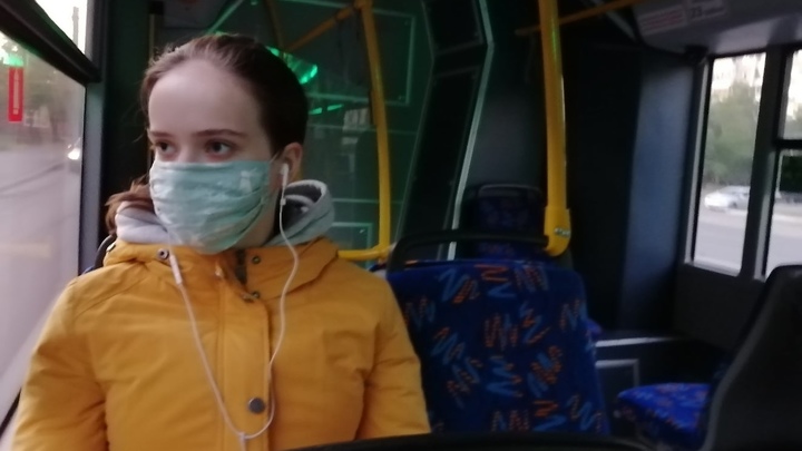 Екатеринбуржец дал пощечину пассажирке за отсутствие маски в трамвае