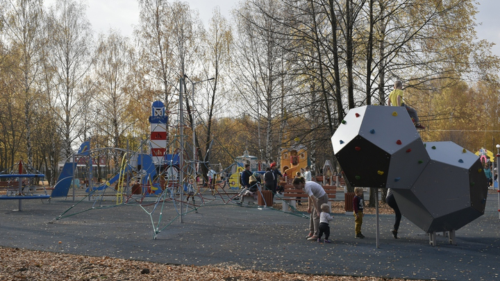 Реконструированный парк Добросельский уже несколько раз разгромили вандалы