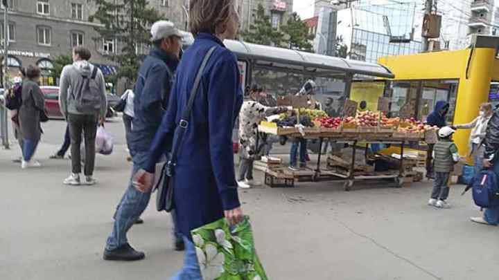 Власти Новосибирска вернули снесённый киоск Дядя Дёнер на площадь Калинина