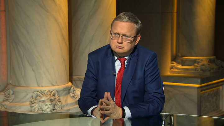 Смотрит телевизор и боится: Делягин предрёк России катастрофу