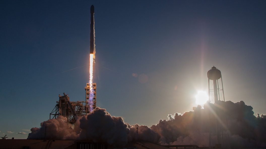 Космический корабль Dragon с тремя тоннами груза отправился к МКС Космический корабль Dragon с тремя тоннами груза отправился к МКС