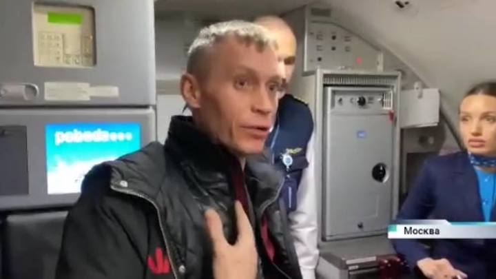 За что вы так? Я домой лечу: Раненого выгнали с рейса Победы, заподозрив в курении на борту