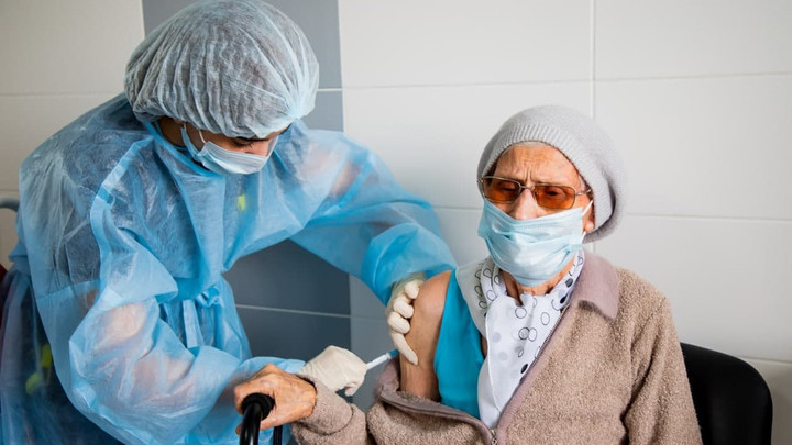 Прививку от коронавируса сделали более 1 миллиона жителей Подмосковья