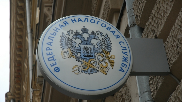 ФНС пообещала, что не будет отслеживать операции по банковским картам самозанятых