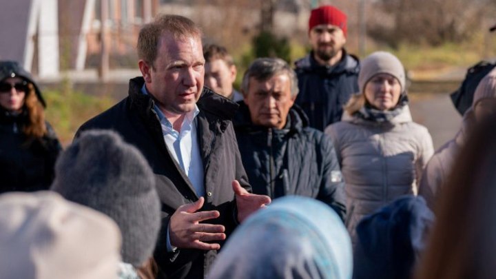 Мэр Кемерова встретился с жителями микрорайона Плешки после скандала со школой