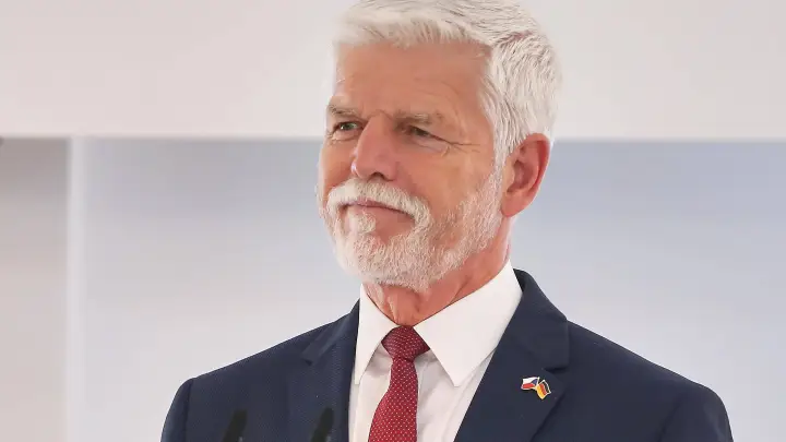 Пусть так и будет: Президент Чехии Павел призвал Украину смириться с потерей территории и объяснил почему