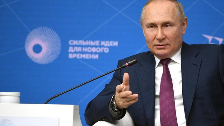 Школьники Херсонской области считали Крымский мост фейком — Путин