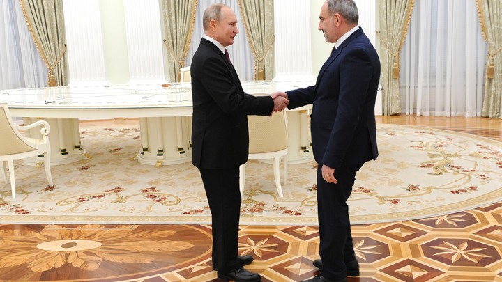 Стало известно, за что Путин извинился перед Пашиняном в Сочи