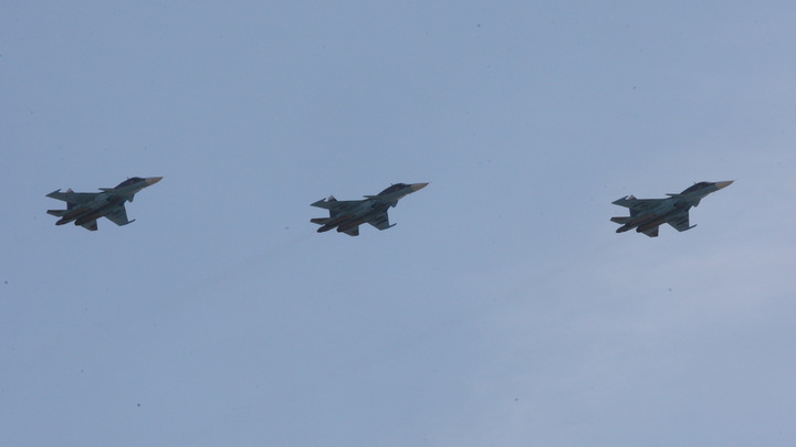 Более 100 квадратов в огне: Источник заявил о погибших при взрыве на аэродроме в Энгельсе