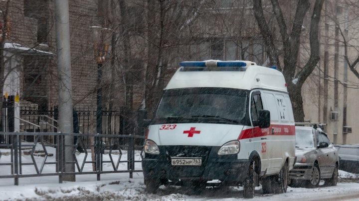 Грузовой автомобиль сбил двух пешеходов в Дзержинске