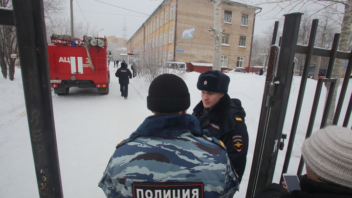 Из-за угроз 40-летней москвички в Санкт-Петербурге искали «бомбы» в 1089 школах