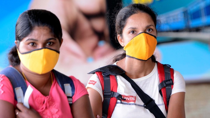 Медики составили список привычек, от которых стоит отказаться при пандемии