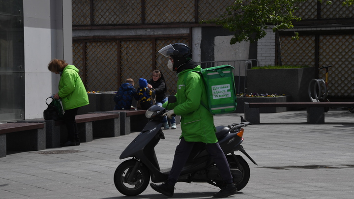 Курьеры восстали против Delivery Club. Они намерены бастовать, пока не получат зарплаты