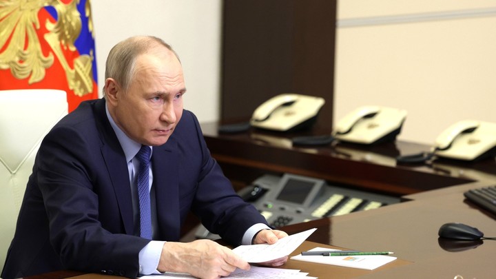 Президент России Путин отметил орденом двух пермяков