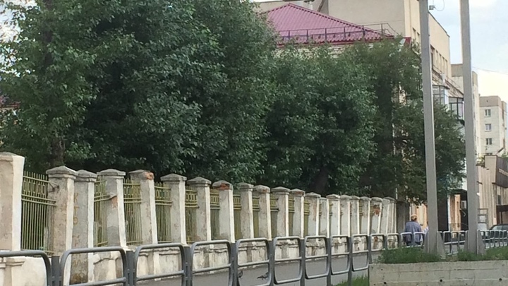 В Кургане на месте старинного забора поставят новый - за 1 млн рублей